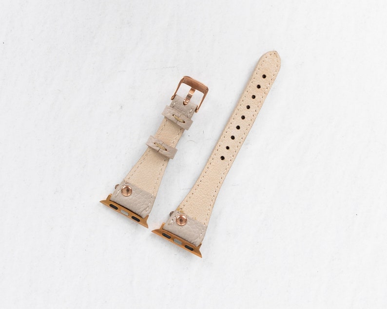Correa fina de cuero beige con diseño floral para Apple Watch - Compatible con todas las series Apple y Fitbit. Correa de cuero de plena flor para las series 8, 9 y 10. imagen 7