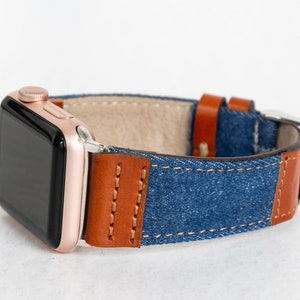 デニムとブラウンのレザーを使用した本革製Apple WatchとFitbitバンド（シルバーバックル付き、女性と男性用） - Apple Fitbit全シリーズ対応