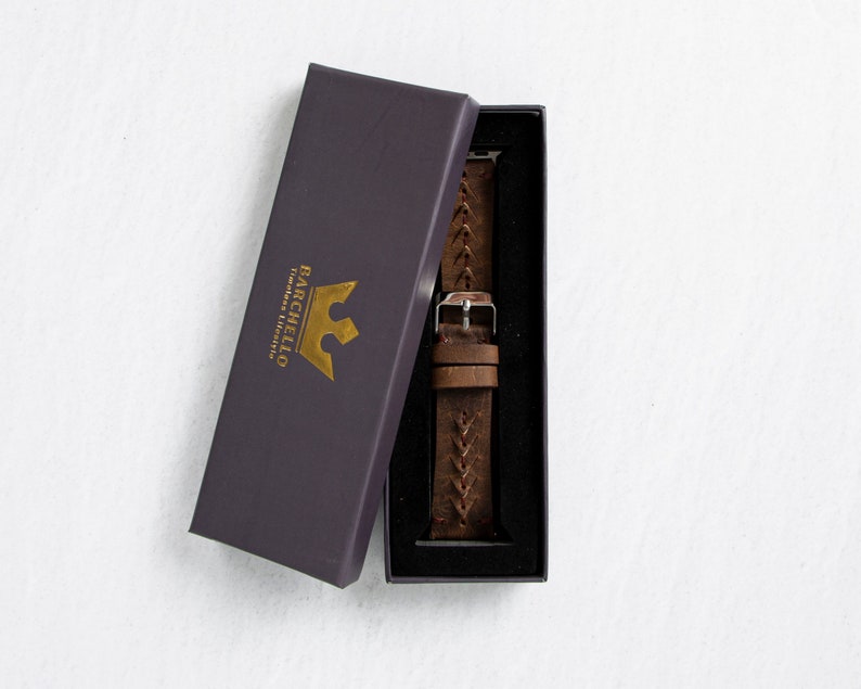 Mörkbrunt handgjort Apple Watch-armband i läder för kvinnor och män - Kompatibelt med alla Apple- och Fitbit Watch-serier - Modern design bild 8