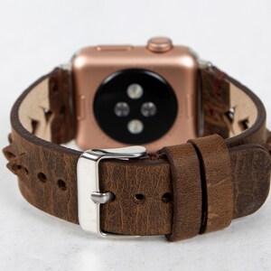 Mörkbrunt handgjort Apple Watch-armband i läder för kvinnor och män - Kompatibelt med alla Apple- och Fitbit Watch-serier - Modern design bild 2