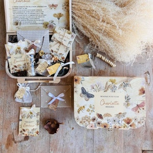 Coffret "Petite Fleur Charlotte", cadeau maternité, coffret personnalisé, carte étapes, souvenir naissance, valise naissance