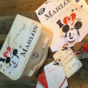 Coffret "mickey mouse", coffret naissance, cadeau maternité, coffret personnalisé, carte étapes, souvenir naissance