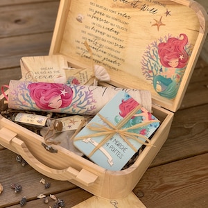 Caja COMPLETA “La Sirenita”, regalo maternidad, caja personalizada, tarjeta hito, souvenir nacimiento, maleta nacimiento