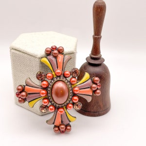 Vintage Joan Rivers Maltese Cross Brooch – Bold Enamel & Cabochon Pin in Antique Gold Tone