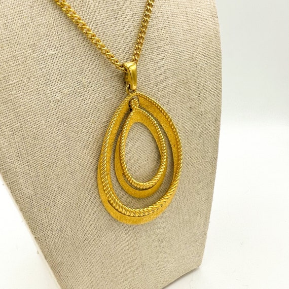 Trifari Teardrop Gold Pendant Dangle 1970s Chain … - image 3