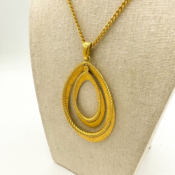 Trifari Teardrop Gold Pendant Dangle 1970s Chain … - image 4