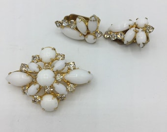 Vintage Delizza & Elster Juliana White Milk Glass Rhinestone Gold Tone Brooch Orecchini Demi-Parure