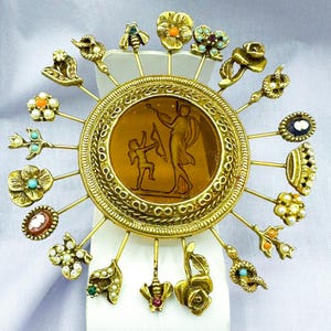 Seltene Goldette Charm Brosche: 1960s Pharaoh&#39;s Jewels Intaglio Cameo Anstecknadel