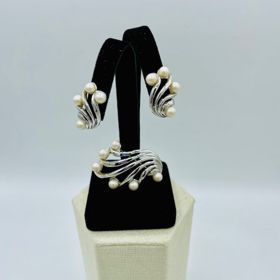 Trifari Wave Pearl Swirl Jewelry Set Brooch Clip … - image 1
