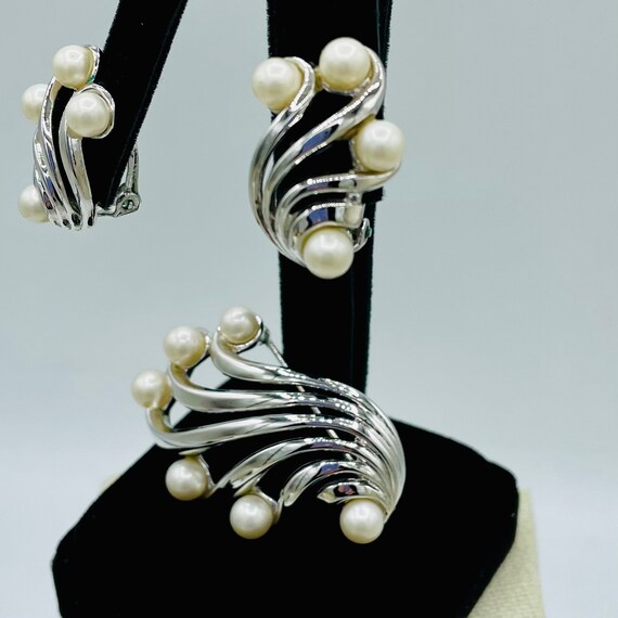 Trifari Wave Pearl Swirl Jewelry Set Brooch Clip … - image 3