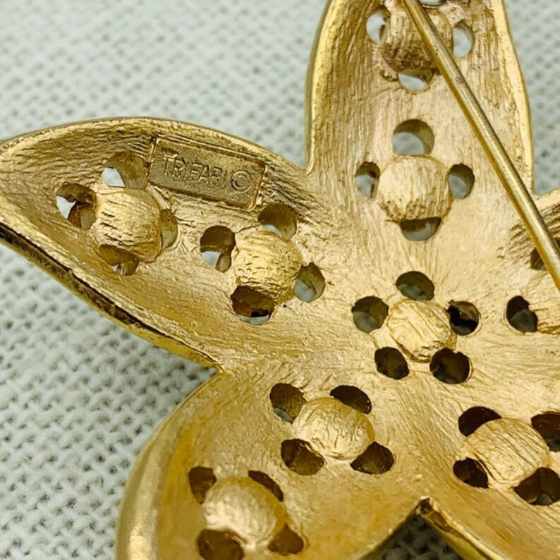 Trifari Starfish Brooch Blue White Enamel Gold Tone Rhinestones