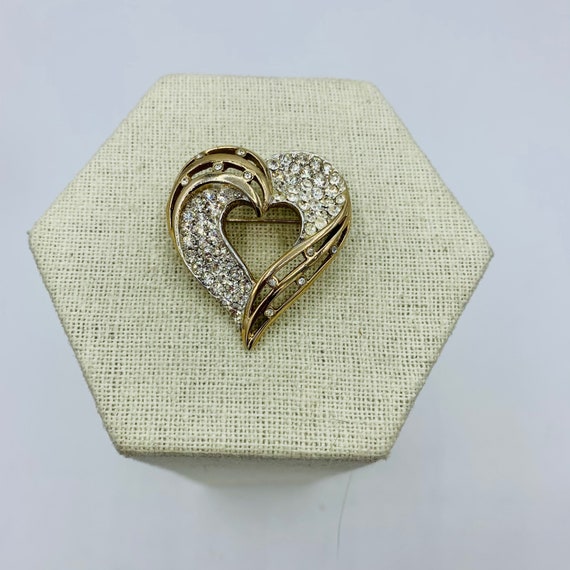 Weiss Heart Rhinestone Gold Tone Brooch Pave Clea… - image 3