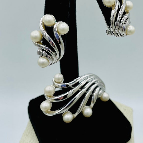 Trifari Wave Pearl Swirl Jewelry Set Brooch Clip … - image 2