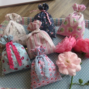 Duftsäckchen Rosenduftsäckchen Säckchen genäht Rosen getrocknet Sommer Duftrosen Geschenk KleineSeligkeiten Unikat Damen Wäsche Schrank rosa