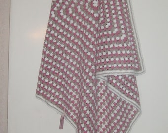 Decke Grannydecke Überwurf Plaid Häkeldecke  braun weiß rosa gehäkelt weich warm KleineSeligkeiten Krabbeldecke Baumwolle