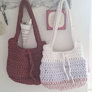 Handtasche Shopper gehäkelt Umhängetasche nachhaltig aus recyceltem Garn Damen rosa hellblau weiß kleineSeligkeiten tolles Geschenk stabil