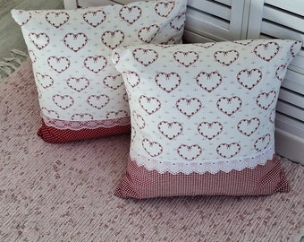 Kissen Kuschelkissen genäht verspielt romantisch Herz kariert Punkte rot weiß Deko wohnen KleineSeligkeiten Geschenk Spitze Sofa Sessel