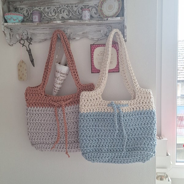 Handtasche Shopper gehäkelt Umhängetasche nachhaltig aus recyceltem Garn Damen rosa hellblau weiß kleineSeligkeiten tolles Geschenk stabil