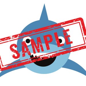Peut inclure: Illustration de dessin anim&eacute; d'un requin bleu avec un tampon rouge "SAMPLE" sur le visage. Le requin a des dents blanches, des yeux noirs et un fond blanc. Les nageoires du requin sont d'une nuance de bleu plus fonc&eacute;e.