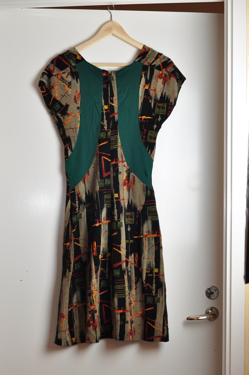 size S Vintage 70s retro bias cut loud pattern dress multicolor and green
