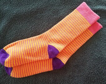 Vintage weiche lila/orange/rosa gestreifte Frotteesocken, Frotteeschlaufen außen