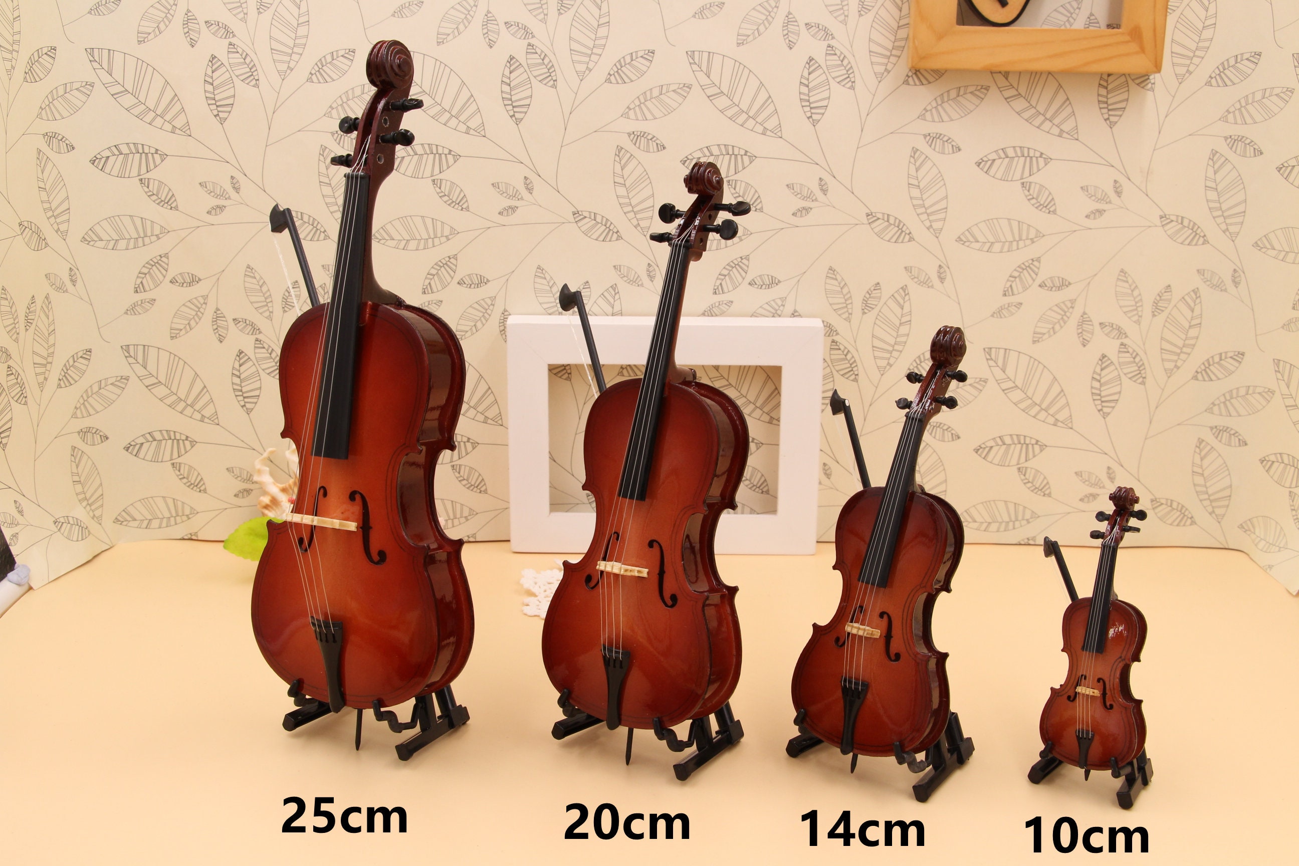 Violoncello in miniatura Modello di strumento musicale in miniatura  Miniature di case delle bambole Oggetti di scena per fotografia -   Italia