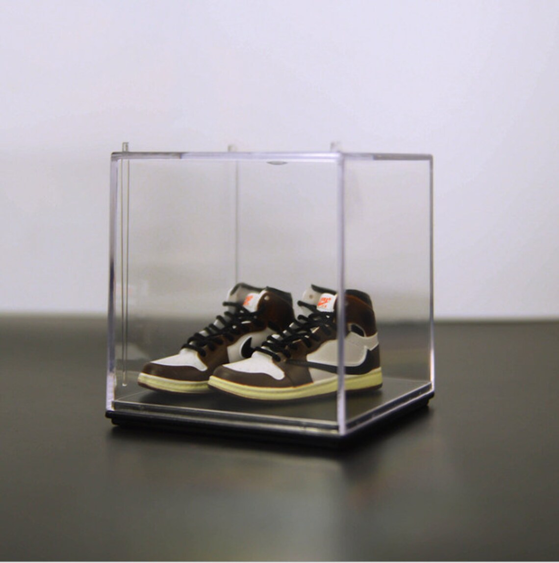 thumbnail image 2 of Mga's Miniverse Make It Mini Sneakers Blind Box (1 Pcs) | Toys"R"Us U2013 Hong Kong 2 of 13