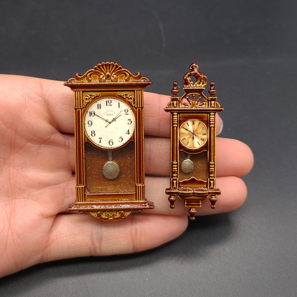 Dollhouse miniature Clock Miniature Vintage Pendulum Wall Clock Exquisite Antique Wooden Clock  Dollhouse Furniture Decoration Accessories