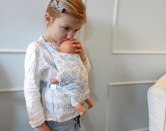 Porte poupée enfant à partir de 18 mois, pour poupon de 30-36 et 42 cm grâce aux anses réglables.