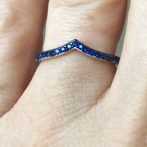 Natural 2mm Blue Sapphire Black Prong Chevron Ring - Stacking Ring - Wedding Band