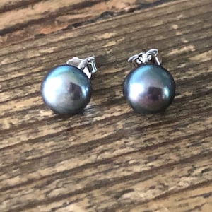Genuine 7mm -8mm Grade AAA Tahitian Black Pearl Stud Earrings
