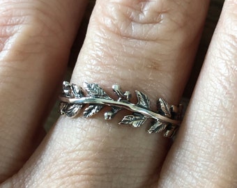 Vintage Style Italian Sterling Silver Leaves Wedding Band Ring