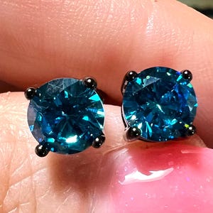 Natürliche runde Brilliantschliff Schweizer Blautopas Schwarz Rhodium Ohrstecker - November Birthstone