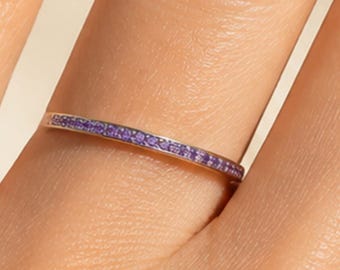 Ehering mit natürlichem violettem Amethyst (1,8 mm, Kanalfassung) – Eternity-Ring