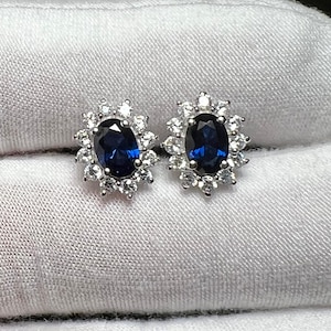 Pendientes con halo de zafiro azul de Madagascar y zafiro blanco natural imagen 1