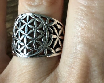 A 925 Sterling Silver Floral Filigree Ring