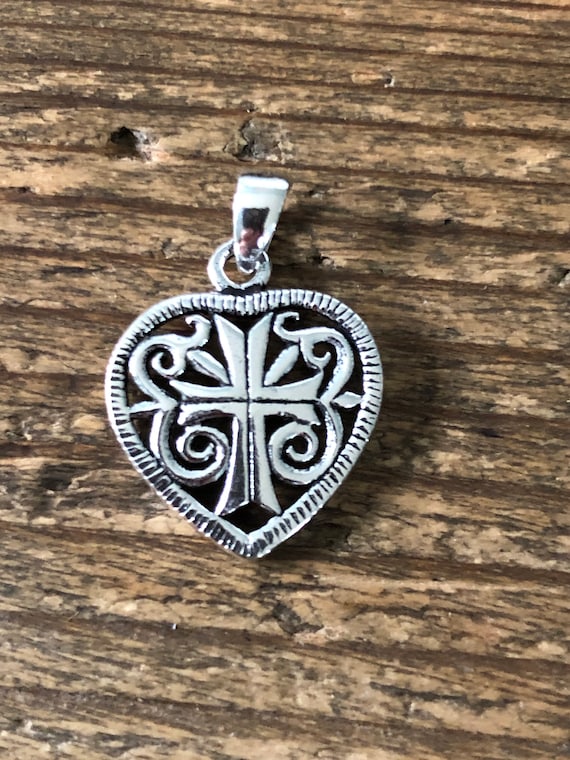 A Vintage Medieval Cross Heart Pendant Necklace