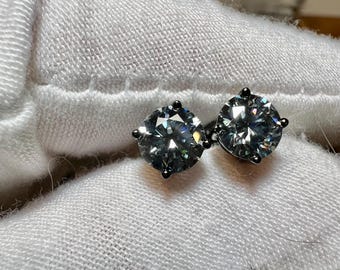 Seltene, zertifizierte Ohrstecker aus 1 Karat rundem Brillantschliff mit grauem Moissanit und schwarzer Rhodiumbeschichtung