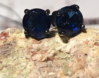 Pendientes de zafiro azul de laboratorio, plata de ley con baño de rodio negro, regalo de piedra natal de septiembre, pendientes redondos de zafiro, de 3 mm a 9 mm.