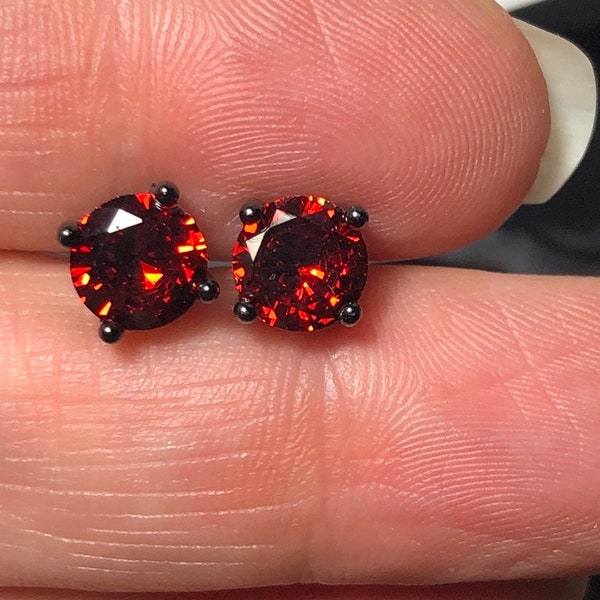 Pendientes de tuerca de rodio negro de laboratorio de granate rojo - Regalo de piedra natal de enero