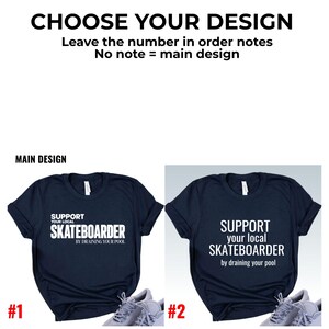 以下が含まれることがあります： 白いテキストがプリントされたダークネイビーのTシャツ2枚。1枚目のシャツには「SUPPORT YOUR LOCAL SKATEBOARDER BY DRAINING YOUR POOL」という文字が太字で積み重なるように配置されています。2枚目のシャツは、同じテキストが異なる中央揃えのフォント配置でデザインされています。