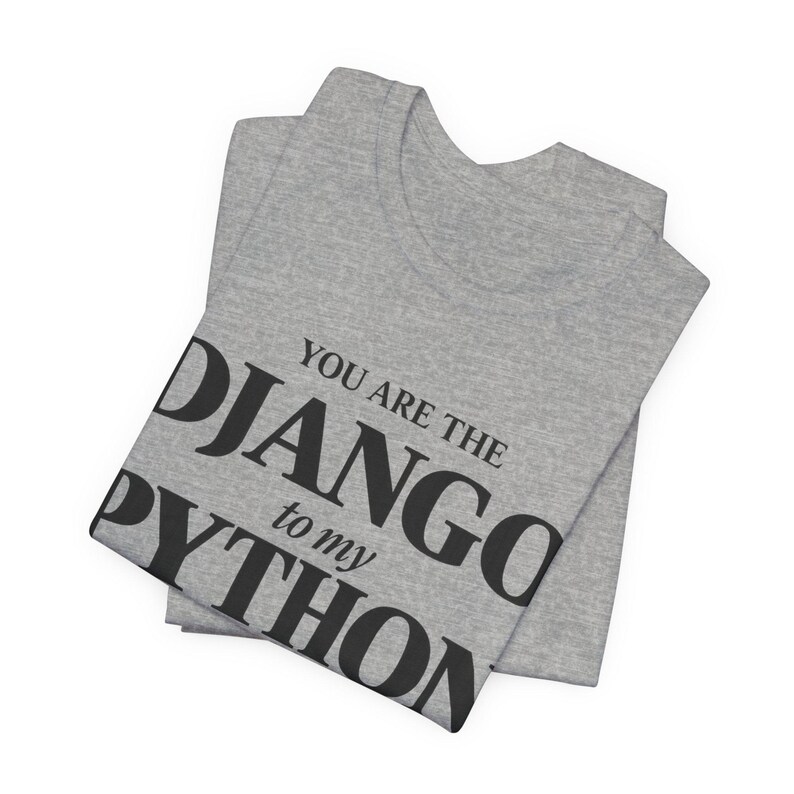 Camiseta DJANGO para desarrolladores de Python - Regalo para parejas de programadores - Camiseta para ingenieros de software - Regalo para parejas de programadores - Humor para desarrolladores - San Valentín para geeks de la tecnología imagen 2