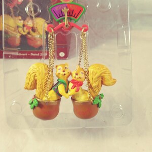 Vintage 2000 Heirloom Ornament Collections Carlton Cards  &quot;Sweetheart&quot; Chipmunks