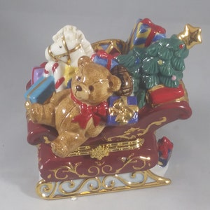 Vintage Santa&#39;s Sleigh Collectible Porcelain Trinket Box Figurine -Tree & Toys