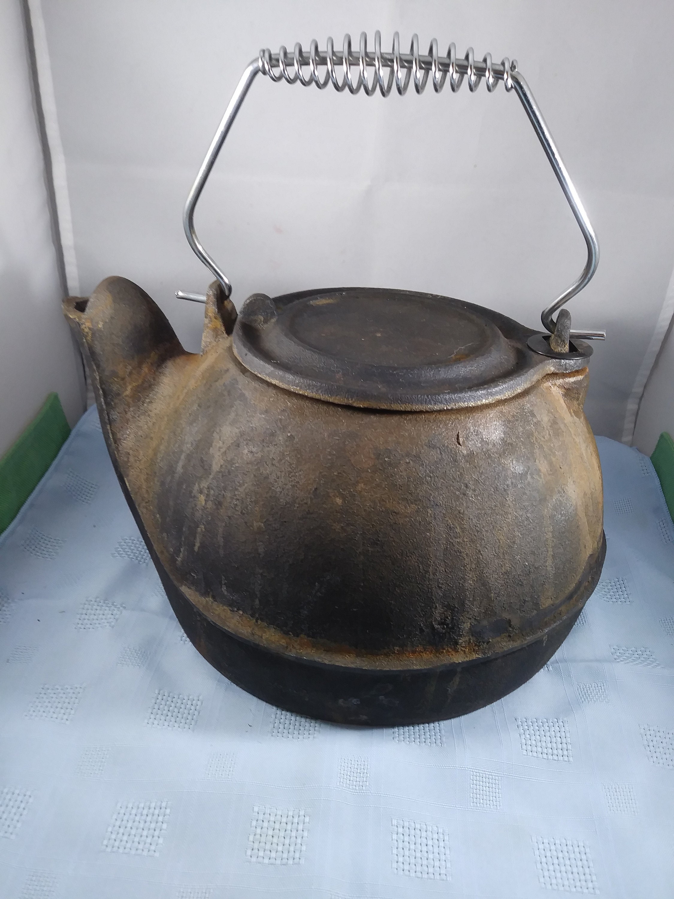 Antique Vintage Cast Iron Teapot Coffee Pot Kettle Swivel Lid