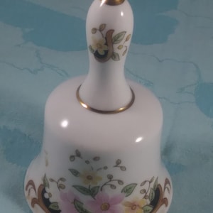 Vintage 1970 Countess Fine Bone China England Bell Floral Gold Trim