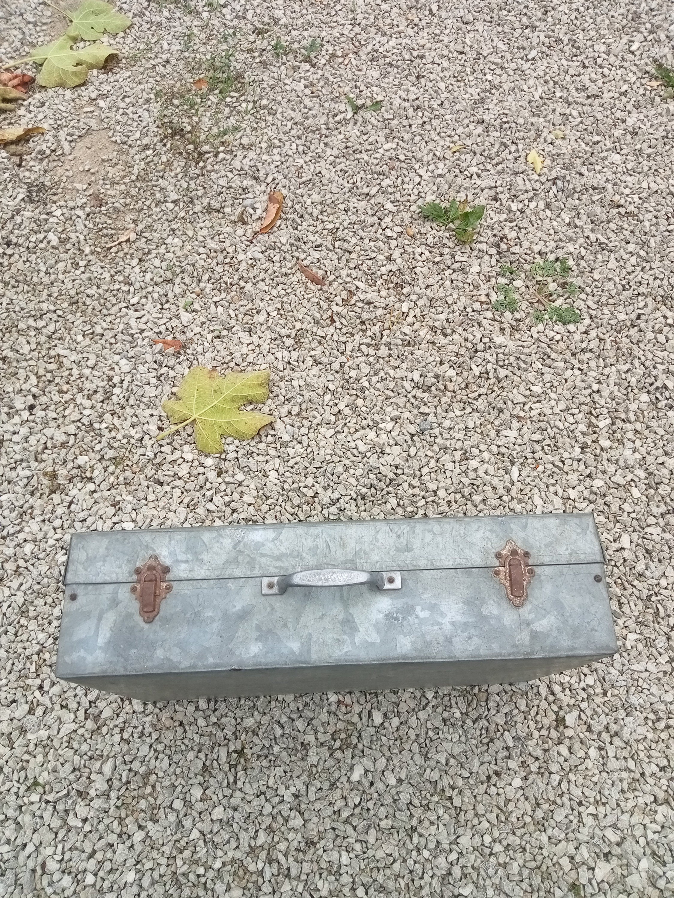 Suitcase , Zinc. Valise en Zinc