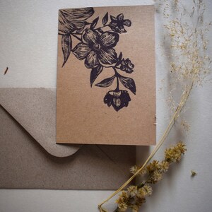 Linogravure de fleurs sur carte A6 + enveloppe