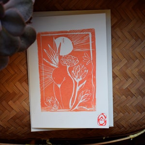 Linogravure d'une femme enceinte sur carte A6 + enveloppe