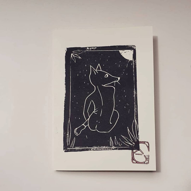 Linogravure d'une femme renard sur carte A6 enveloppe image 4
